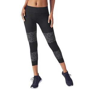 Fabletics Rosamund lace floral panel yoga capri leggings size XS